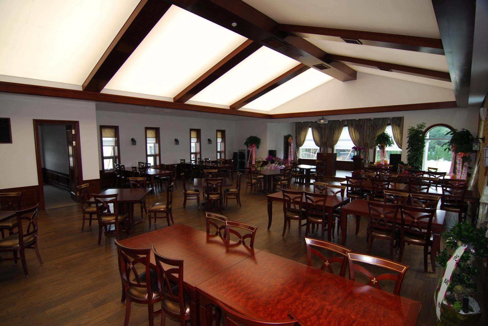 Pineridge Hotel Sokcho Exterior photo