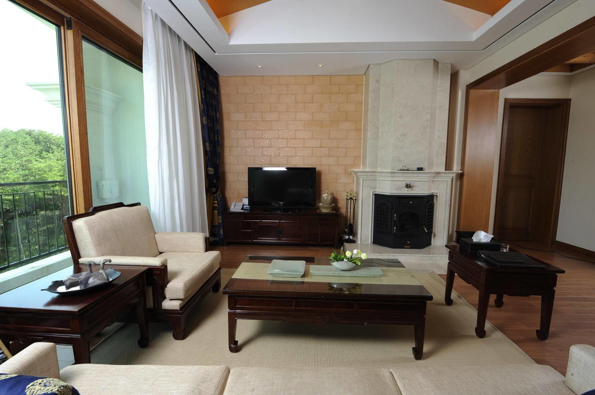 Pineridge Hotel Sokcho Exterior photo