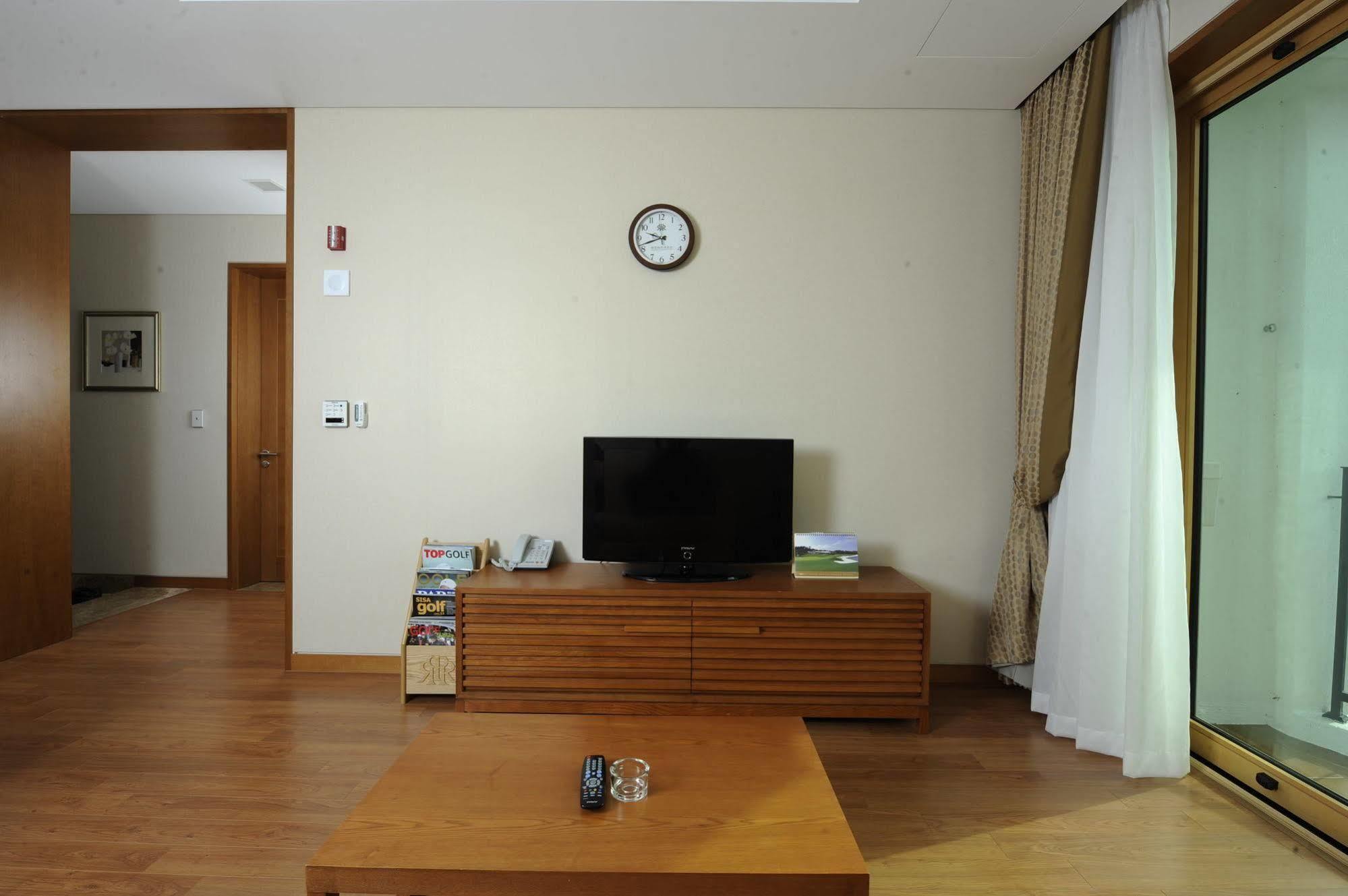 Pineridge Hotel Sokcho Exterior photo