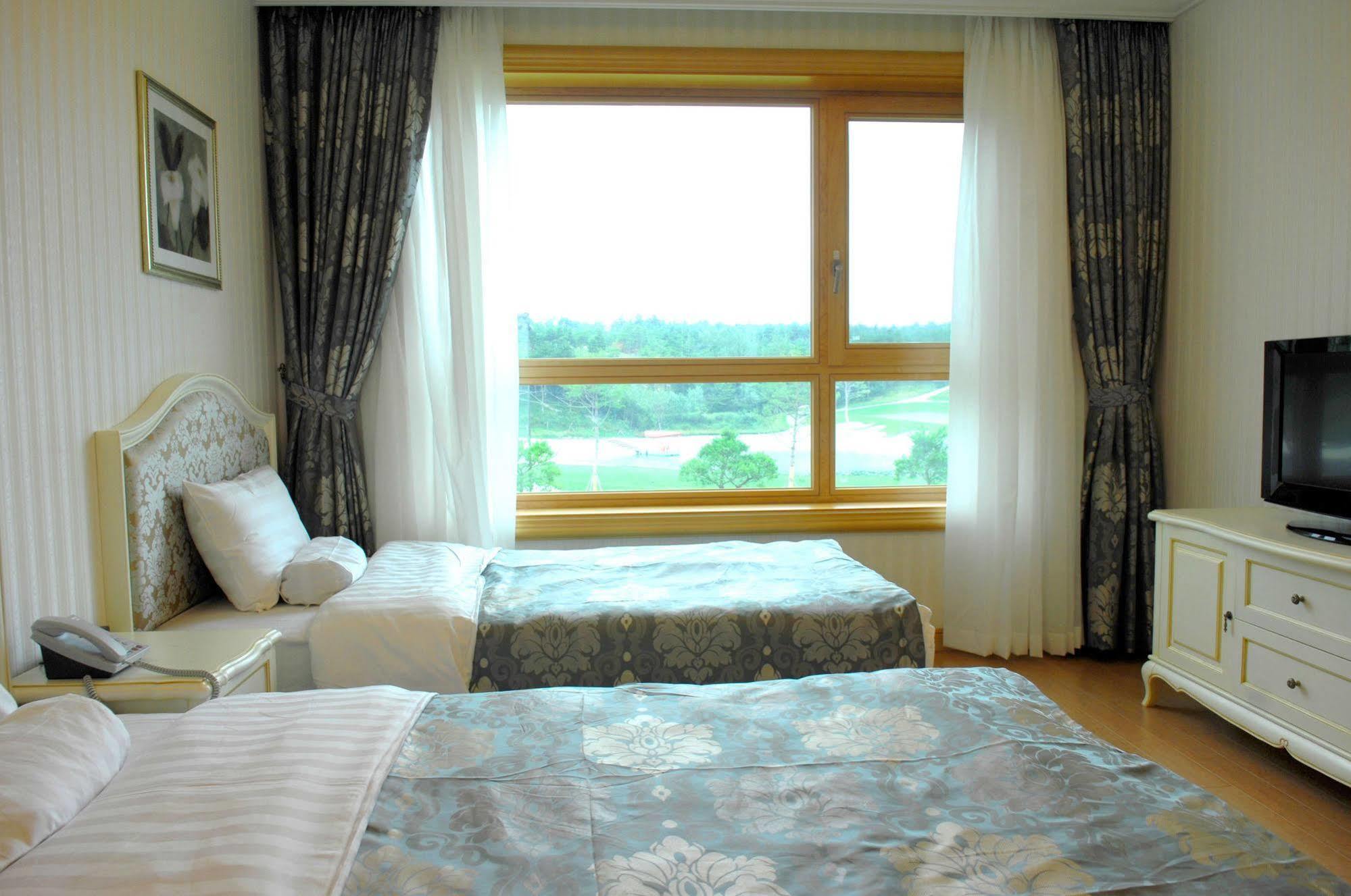 Pineridge Hotel Sokcho Exterior photo