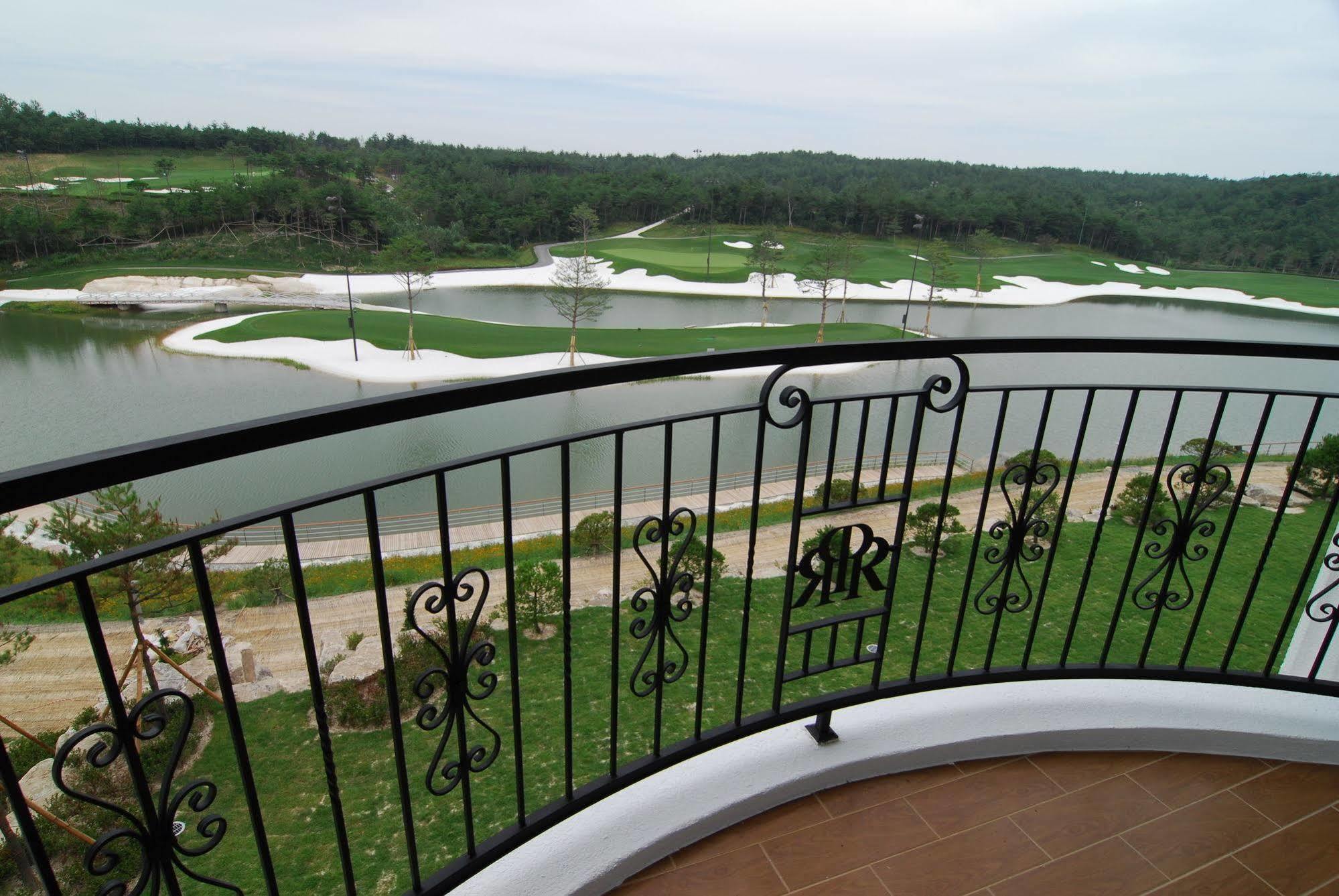 Pineridge Hotel Sokcho Exterior photo
